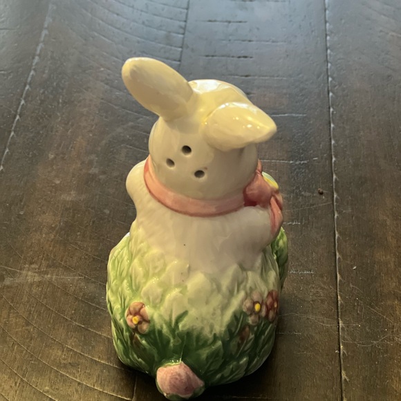 Last 1❗️Pansy Bunnies Salt & Pepper Set - Picture 2 of 12